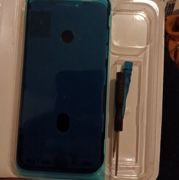 Black and White Cell Phones & Accessories - Picture 2 of 4